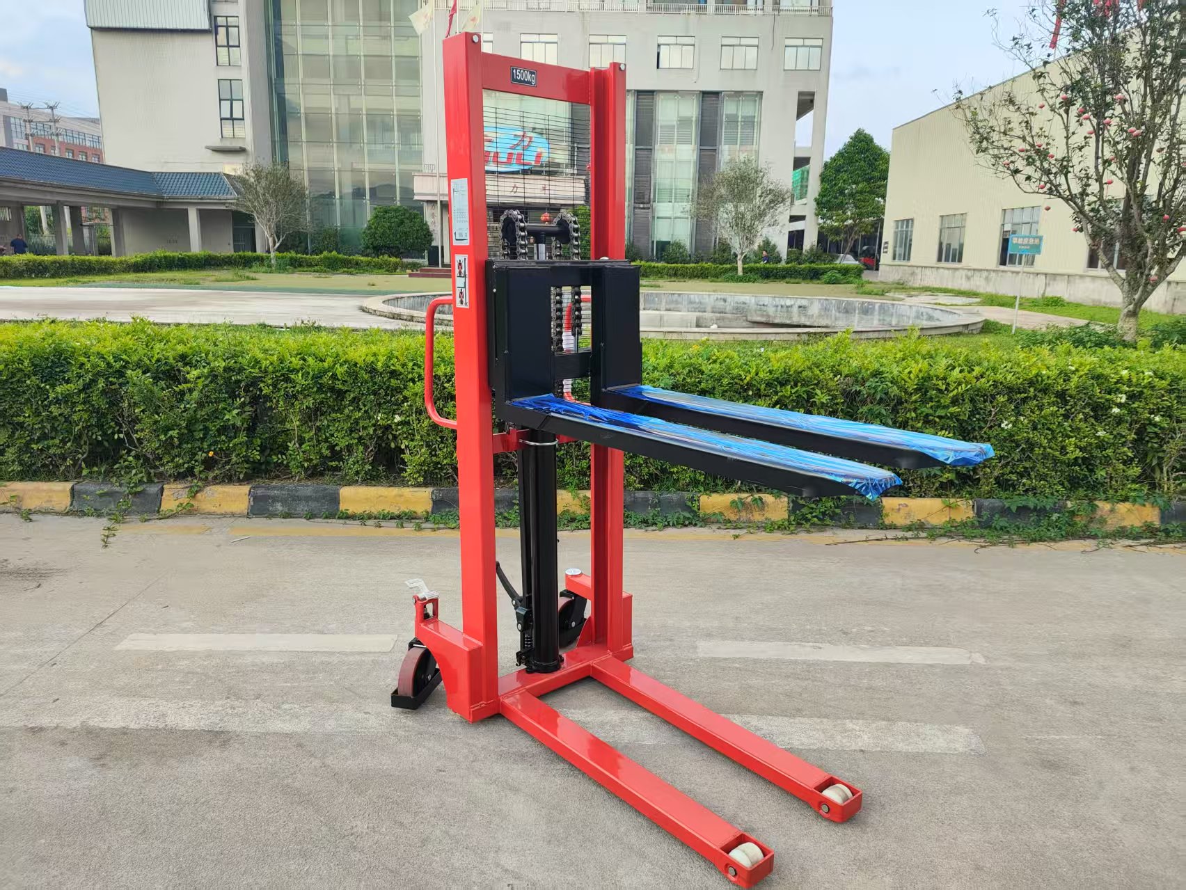 How Pallet Stackers Drive Supply Chain Efficiency