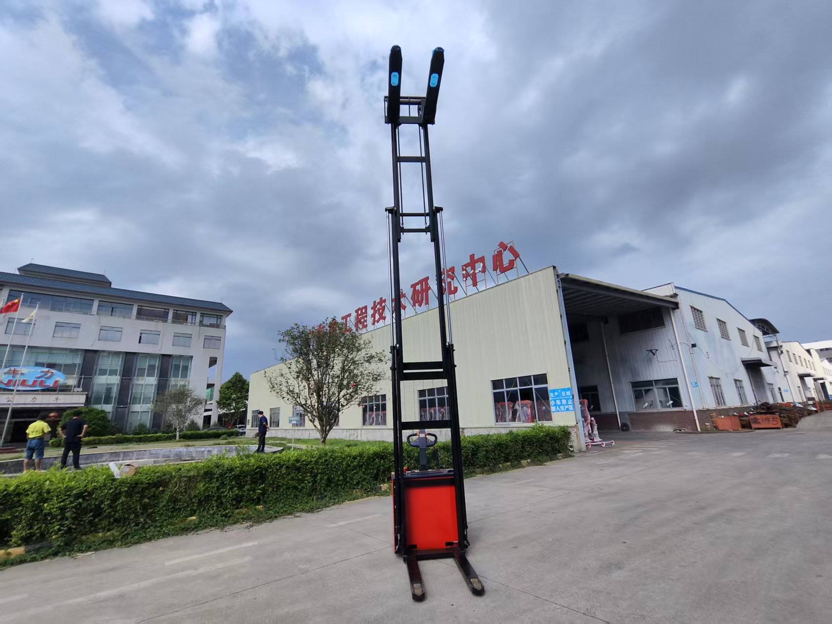 What Is Reach Truck? 