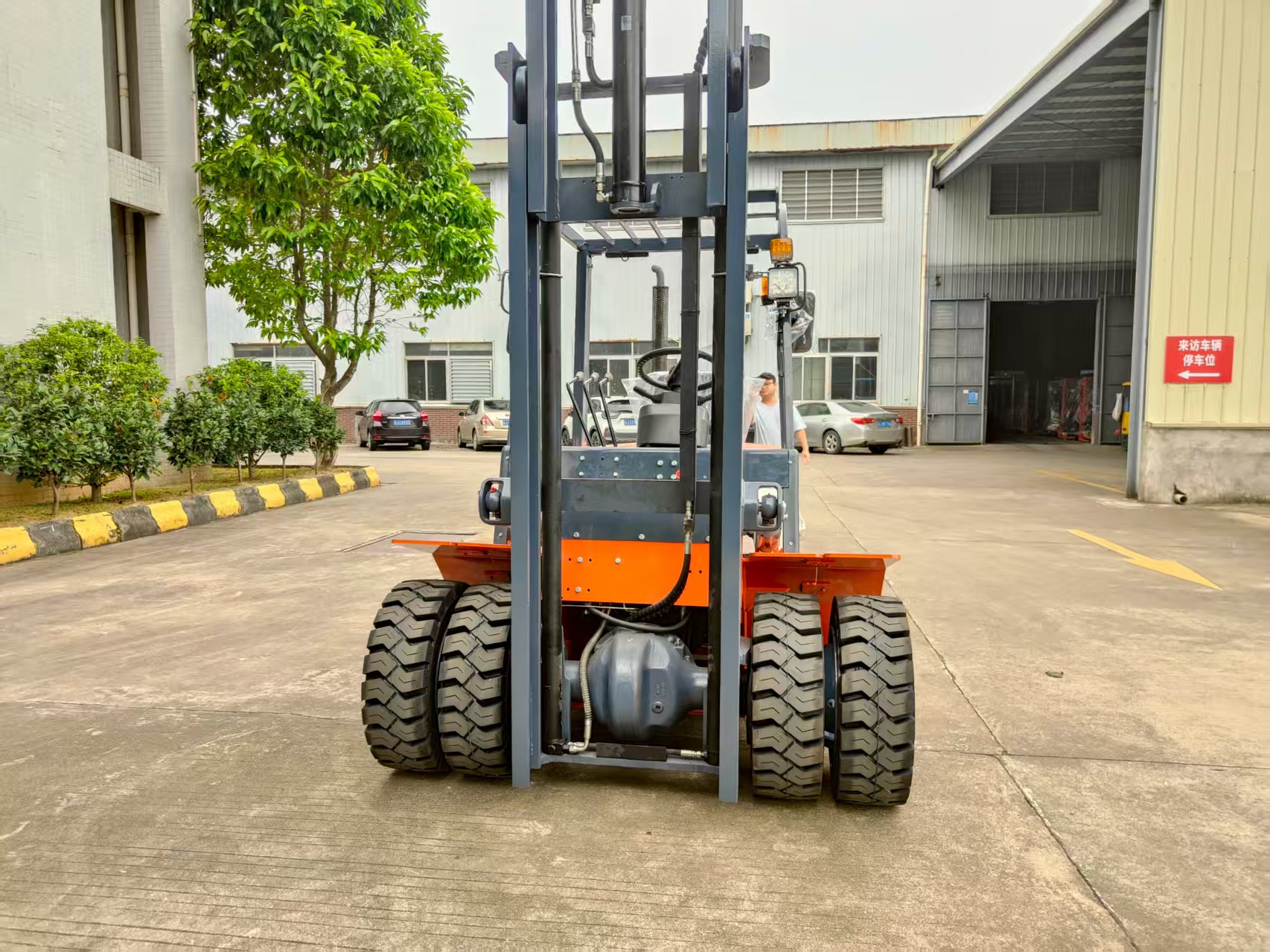 heavy duty forklift