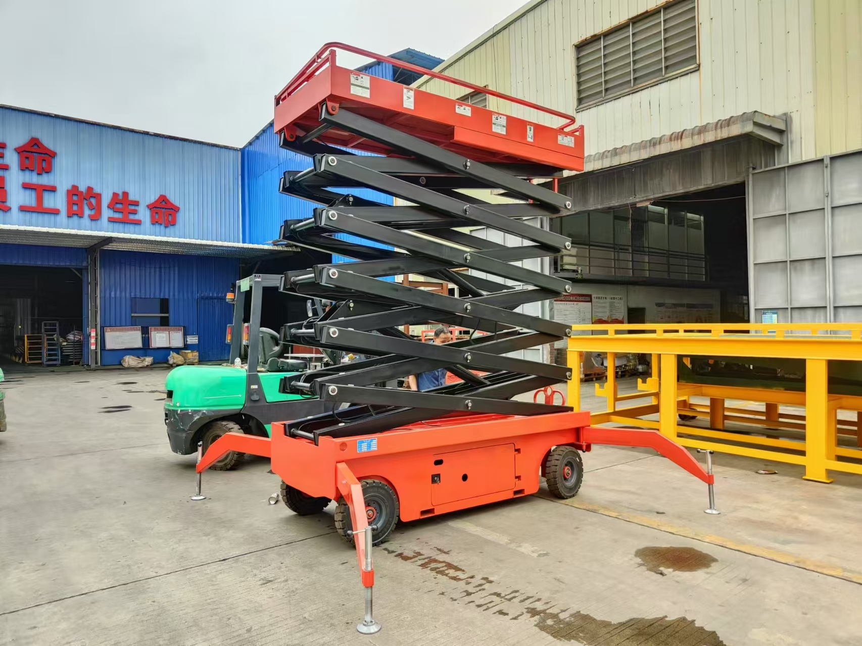 Is a Scissor Lift an Aerial Work Platform?