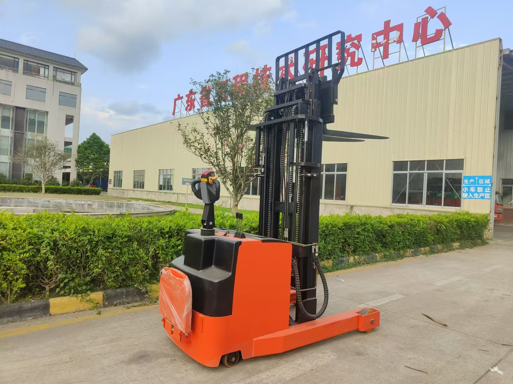 Electric Pallet Stackers