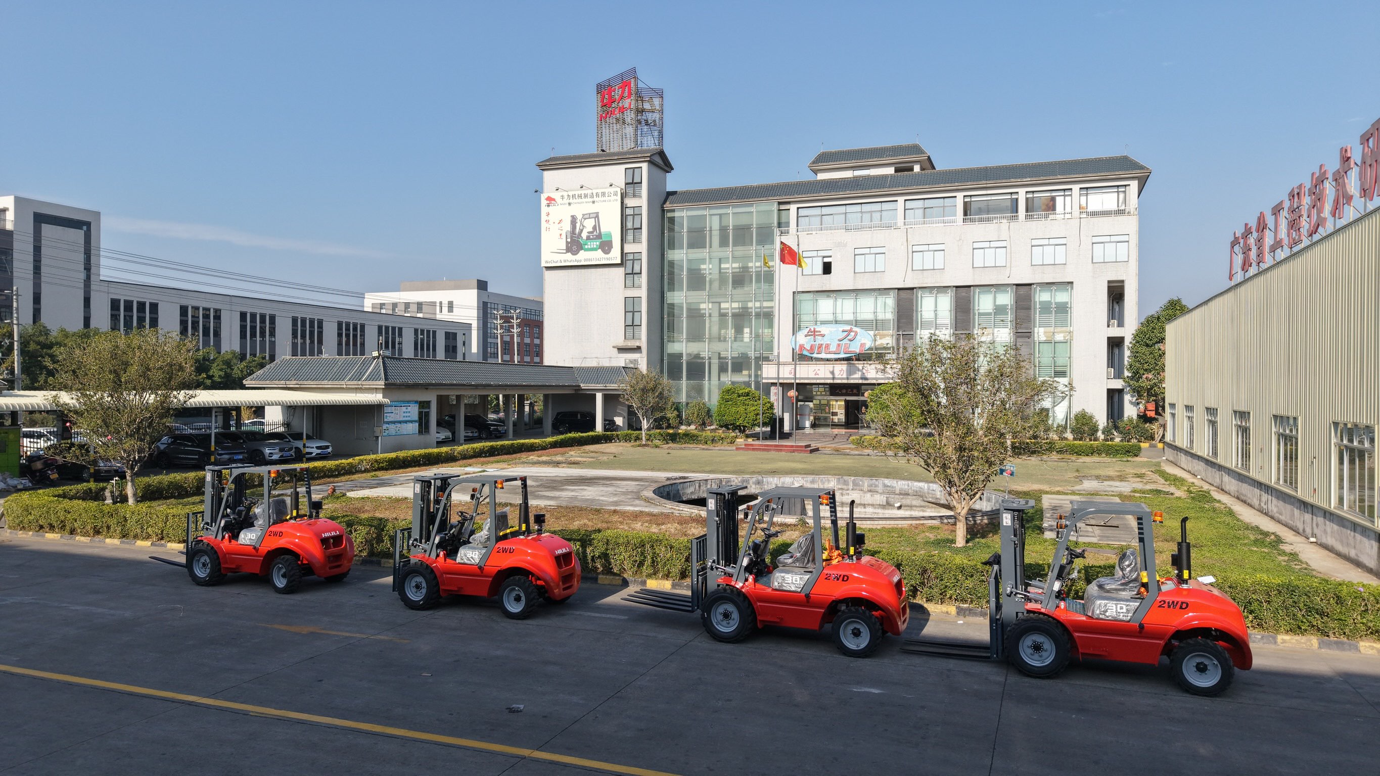 Can I customize a forklift according to my requirements (such as customizing the length of the forks, adding attachments, or adjusting the height of the vehicle body)?