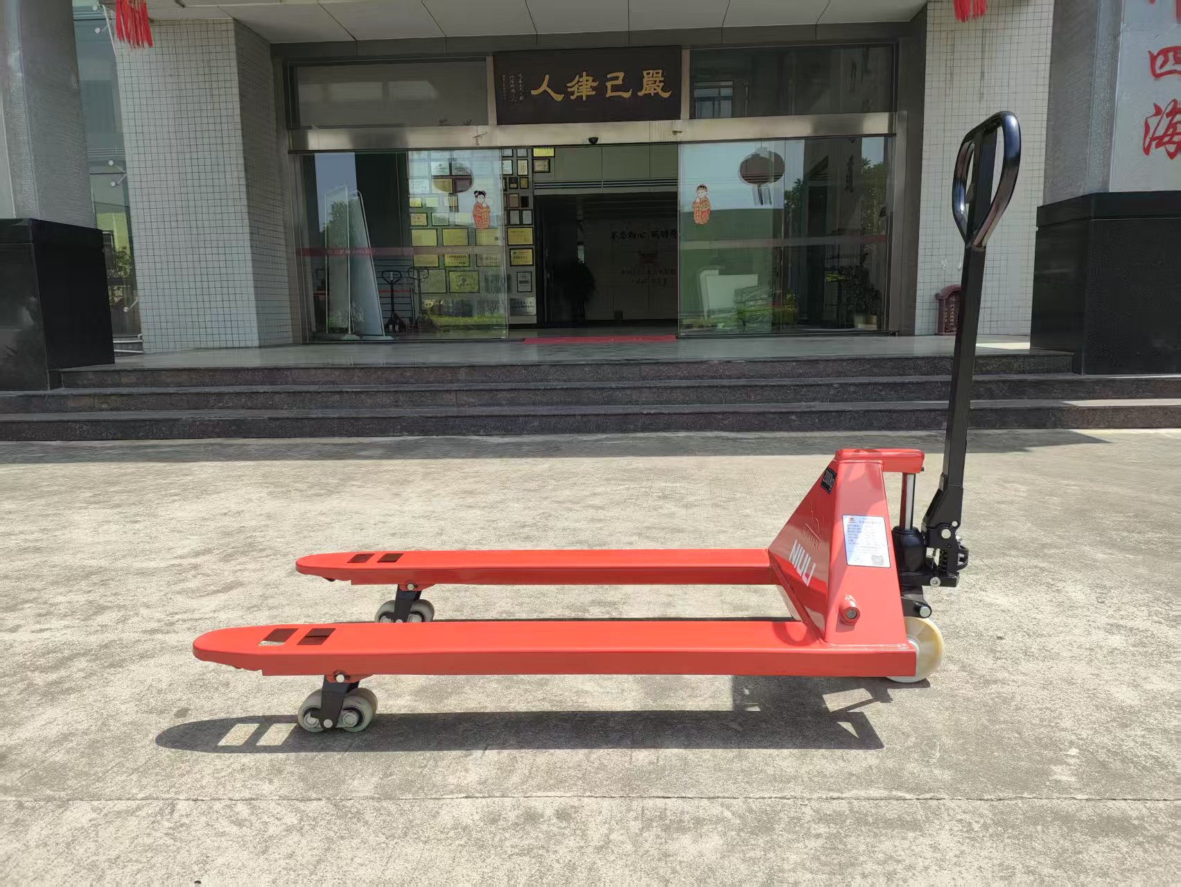 Electric Pallet Trucks Shaping Warehouse Efficiency for the Years Ahead