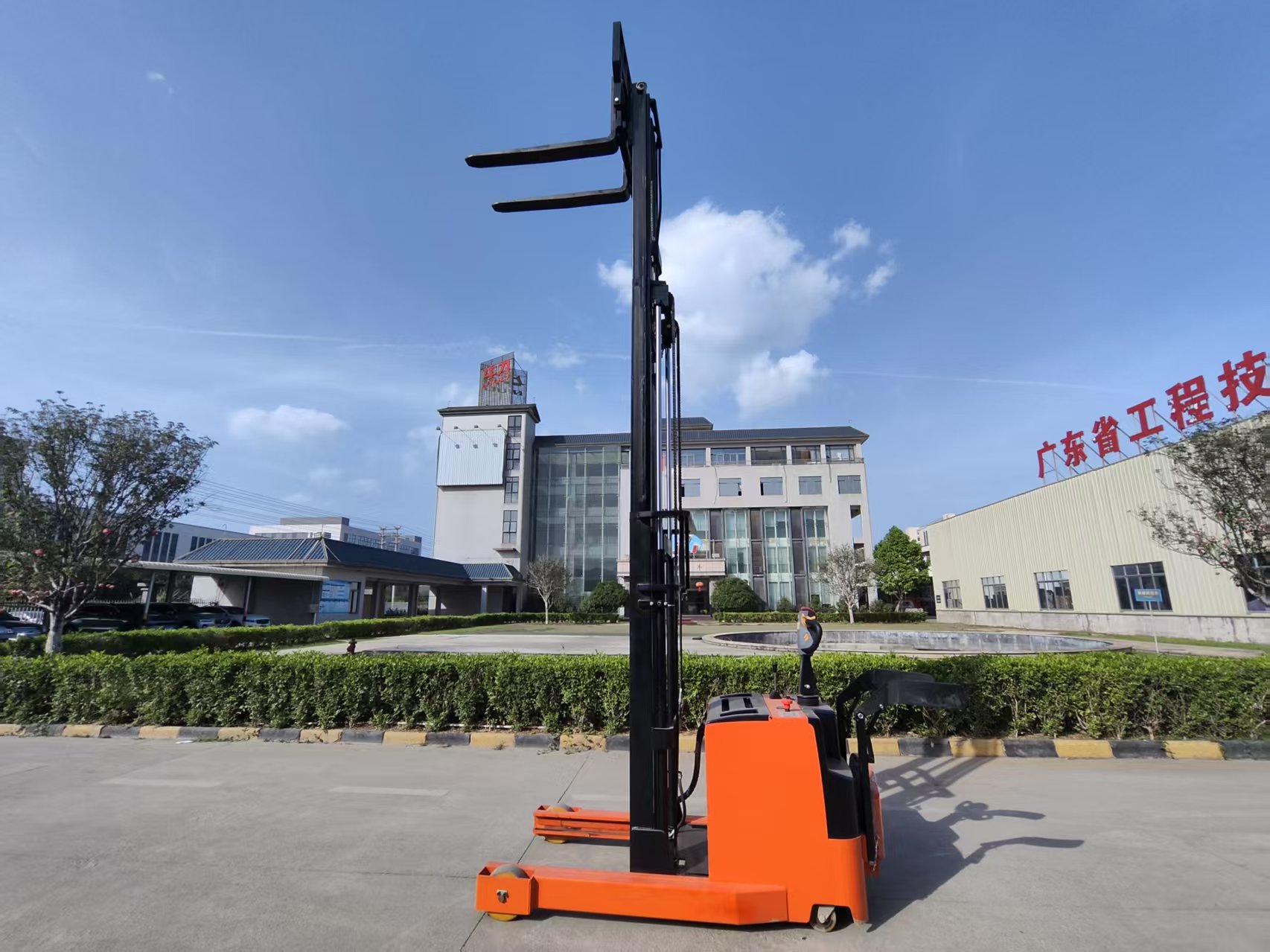 Why Pallet Stackers Are Essential Across Industries