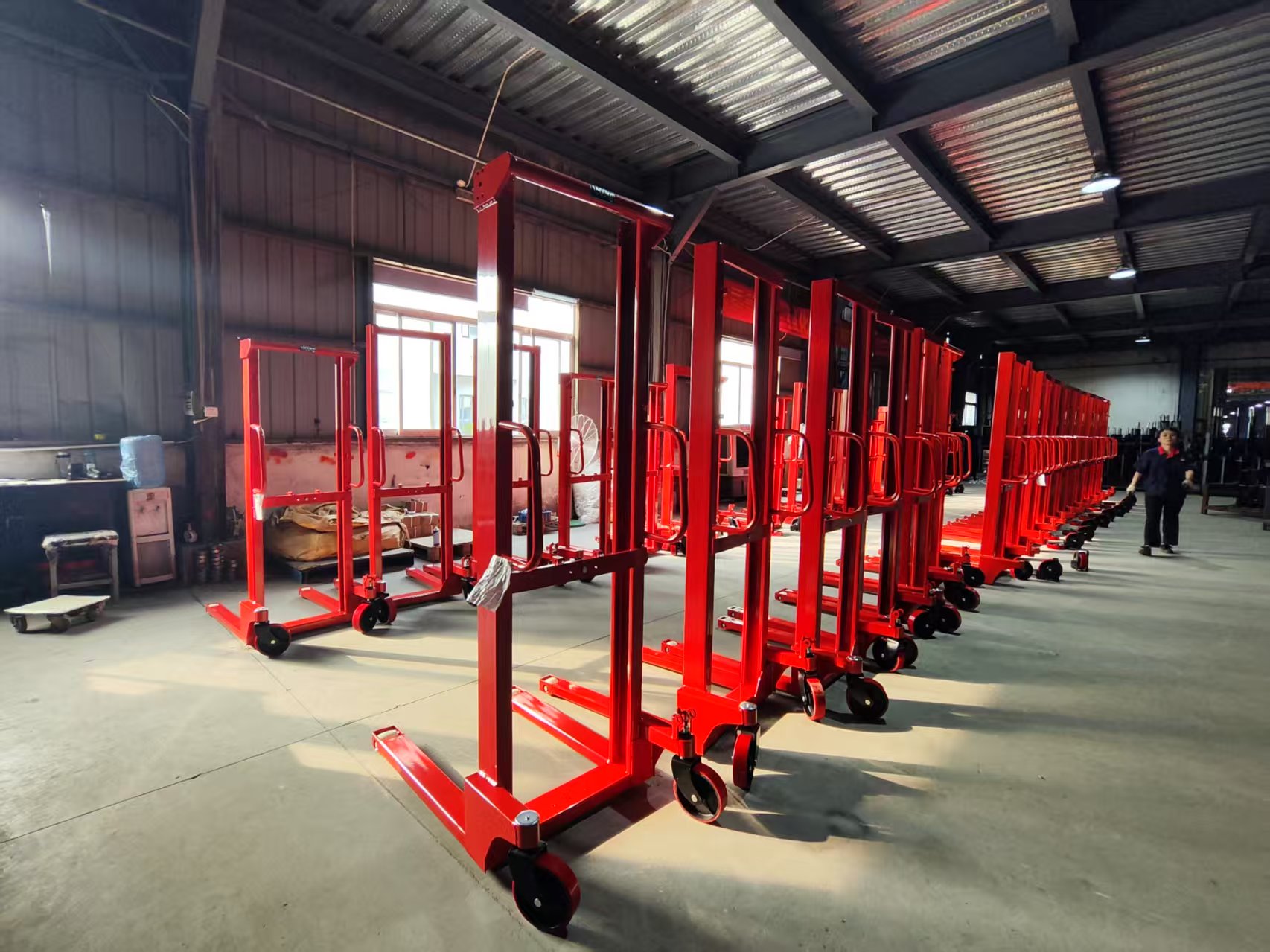 How to Extend the Service Life of Pallet Stackers