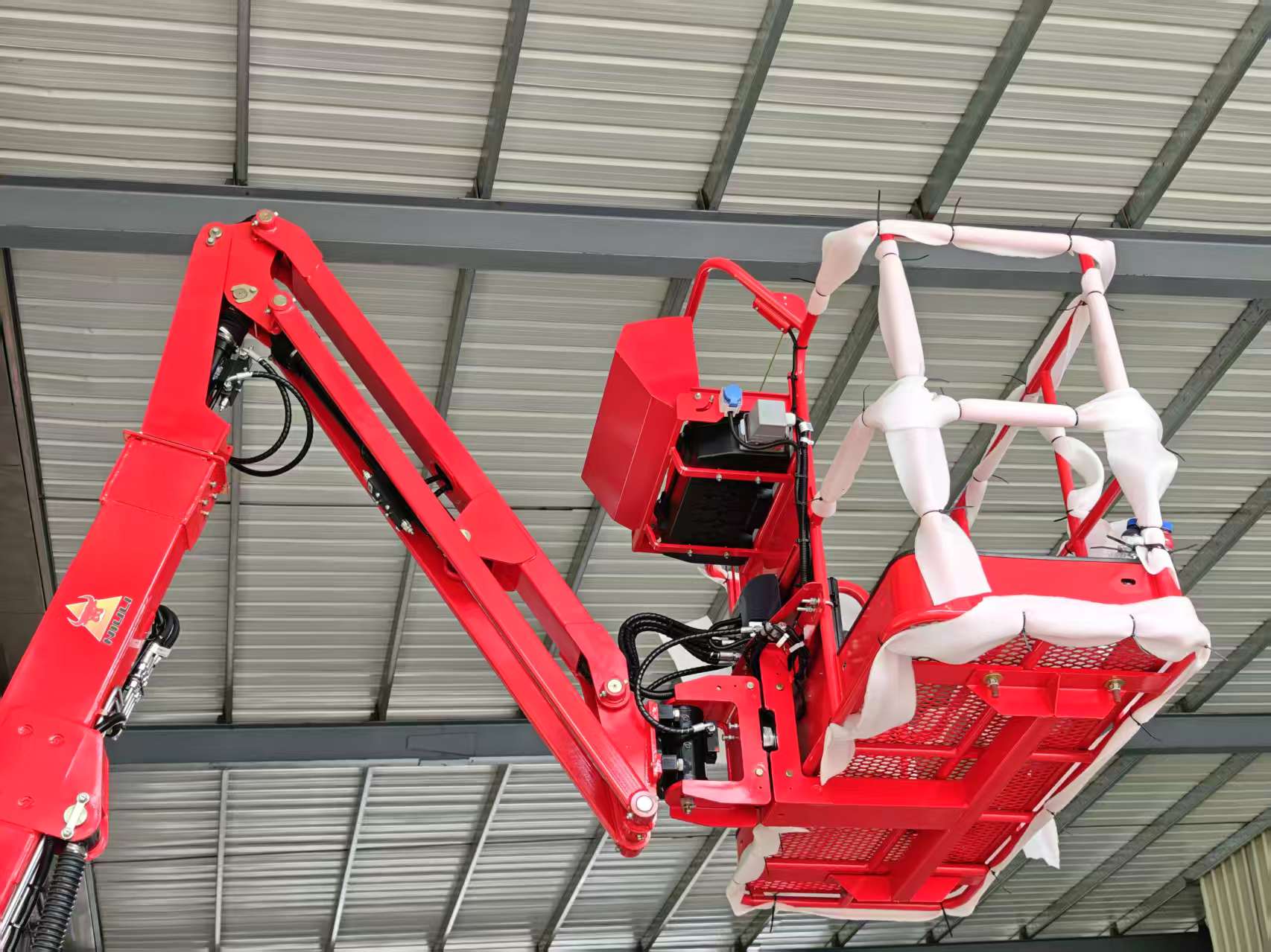 How Does a Lifting Platform Work?