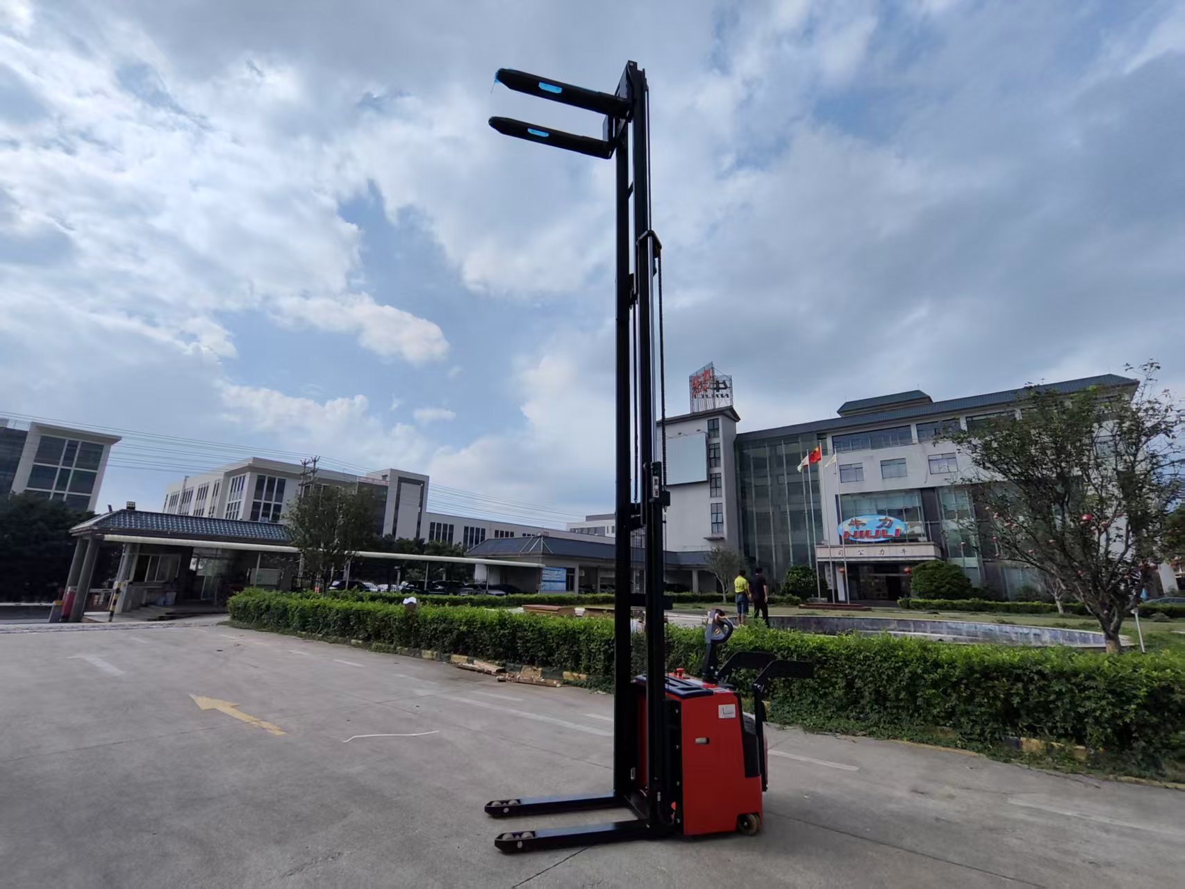 What is a Reach Truck Operator?