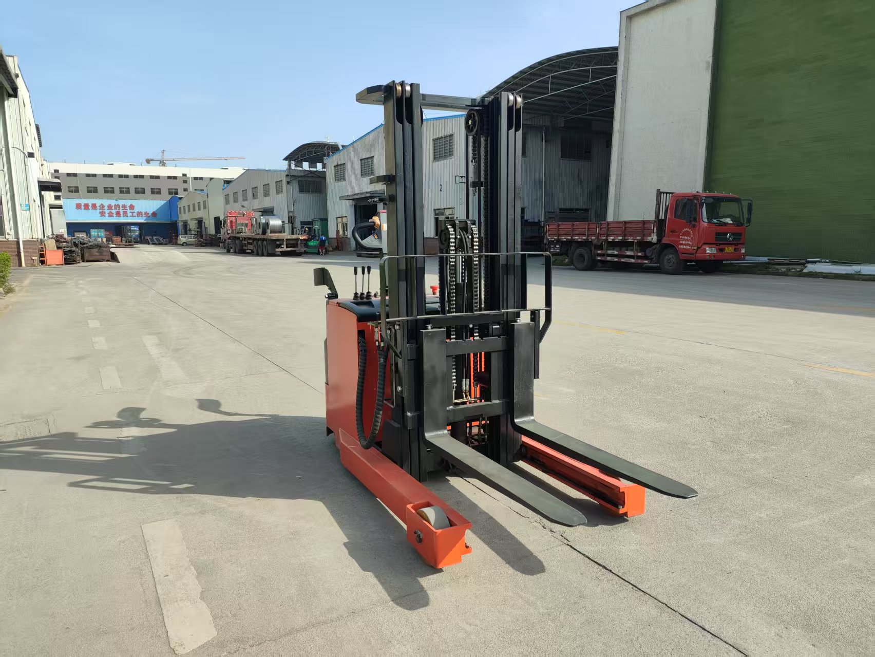 electric pallet stacker