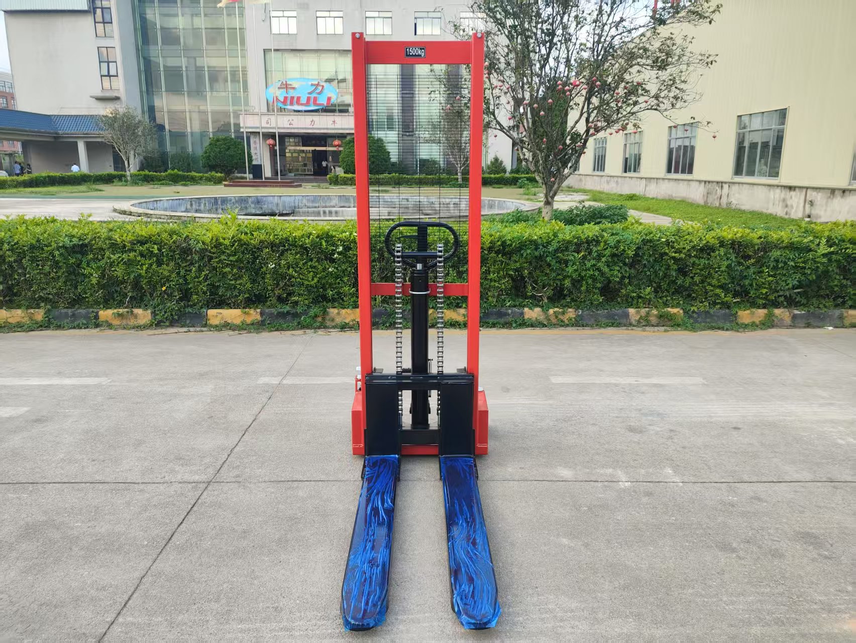Tips for Using Pallet Stackers Correctly