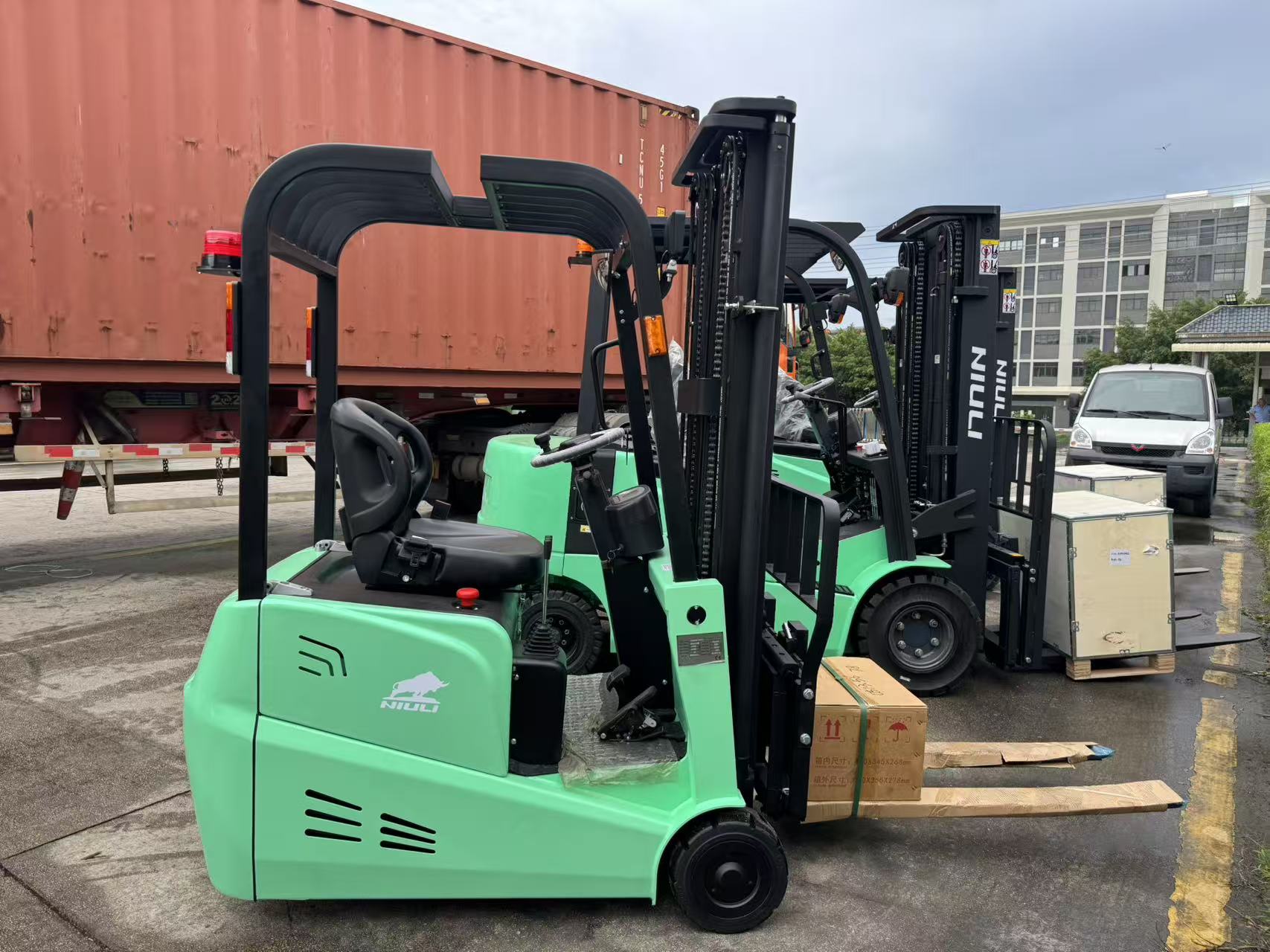 ELECTRIC FORKLIFT