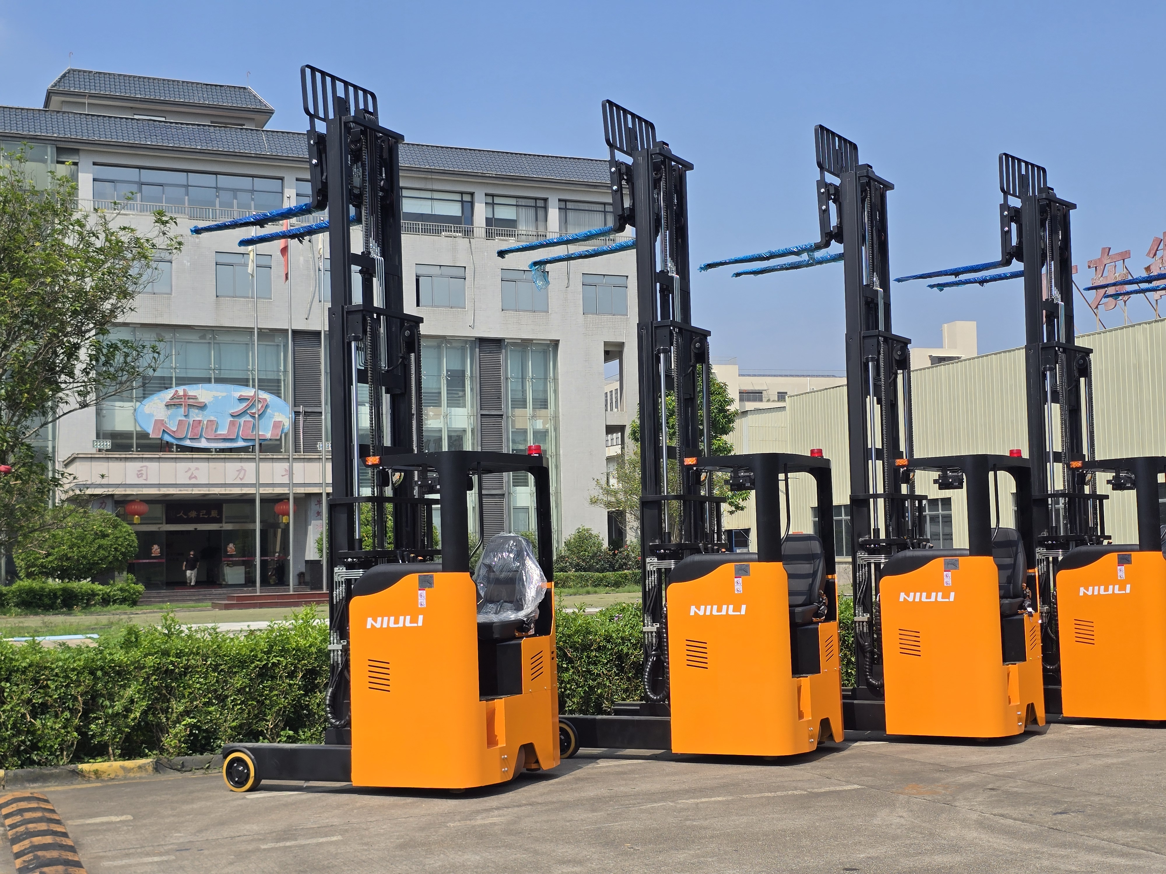 3 ways electric stacker.jpg
