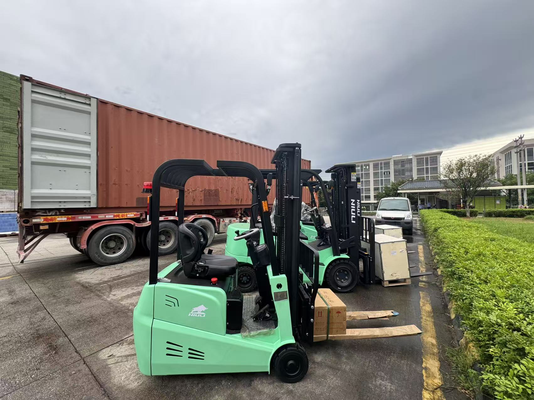 ELECTRIC FORKLIFT